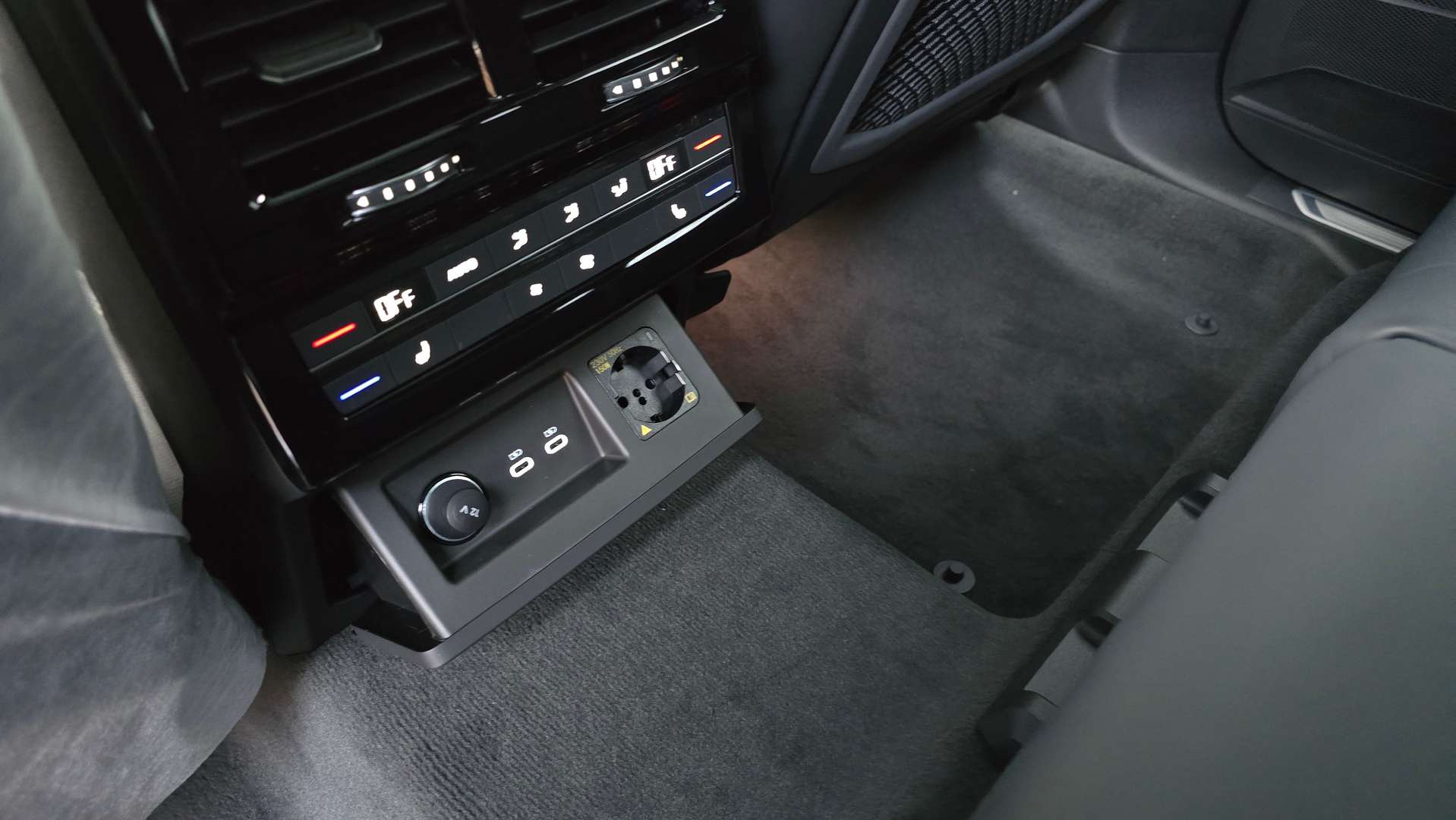 Volkswagen Touareg Final Edition R-Line - 2026 - Joinsteer - #30