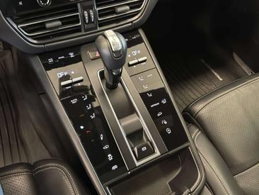 Porsche Macan S — photo 12