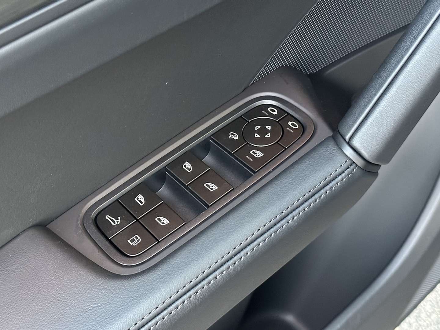 Porsche Cayenne III E-Hybrid Black Edition - 2025 - Joinsteer - #37