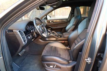 Porsche Cayenne III GTS — photo 9
