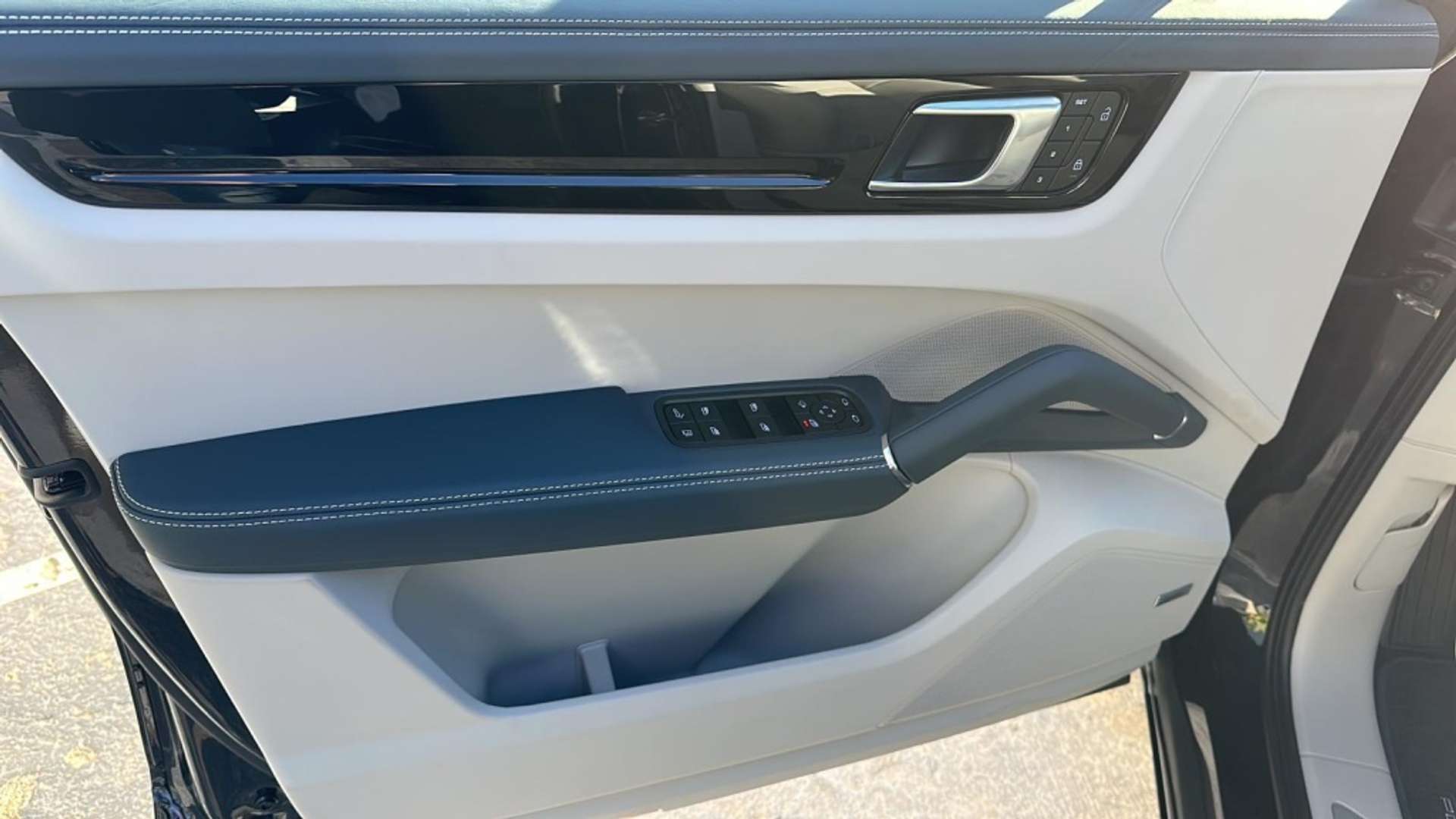 Porsche Cayenne III E-Hybrid Platinum Edition - 2023 - Joinsteer - #37