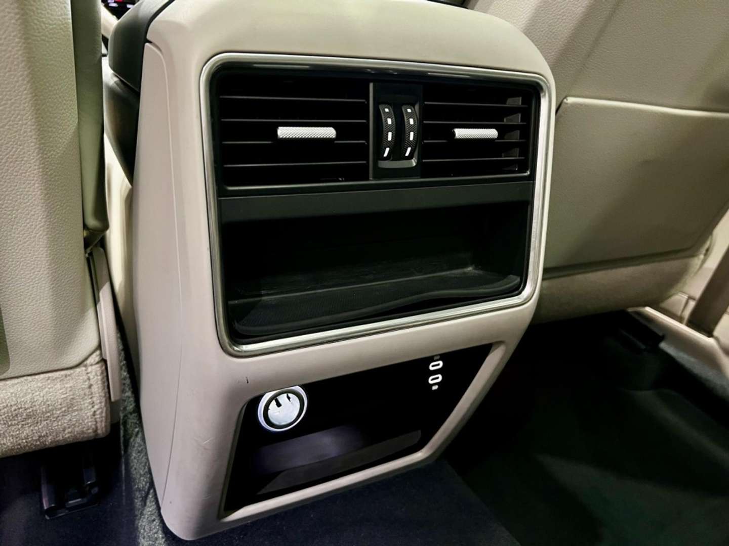 Porsche Cayenne III E-Hybrid Platinum Edition - 2023 - Joinsteer - #44