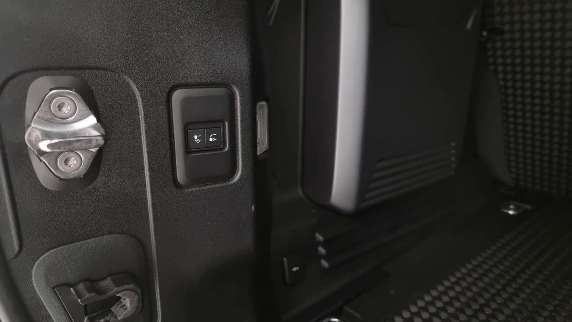 Land Rover Defender 110 SE AWD Auto N1 Autocarro 3.0 D6 200 - 2022 - Joinsteer - #25