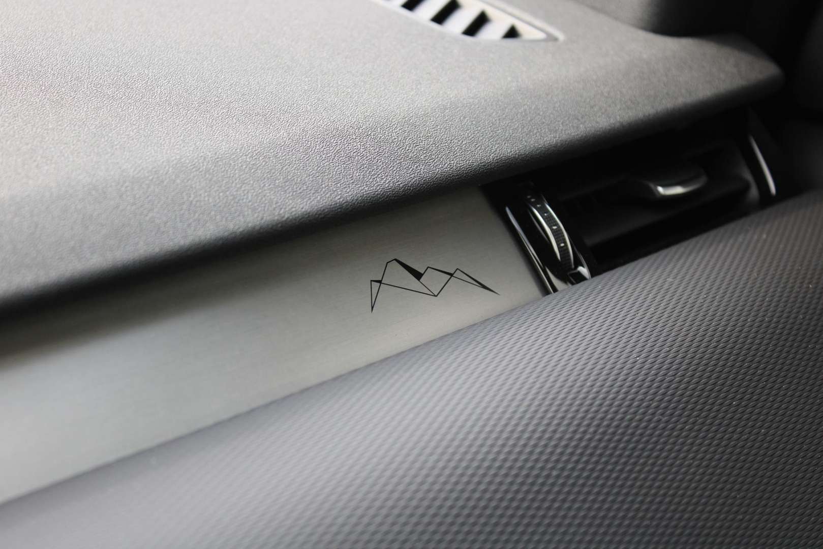 Land Rover Discovery Sport BUSINESS LANDMARK EDITION P270E - 2026 - Joinsteer - #16