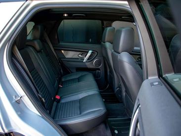 Land Rover Discovery Sport R-Dynamic SE P300e 1.5 — photo 9