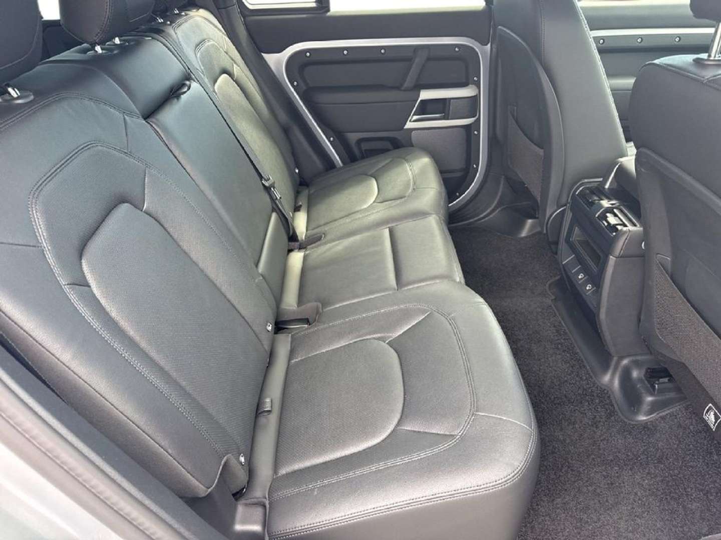 Land Rover Defender 110 X-Dynamic SE Awd 3.0d I6 Mhev 200cv Auto - 2024 - Joinsteer - #9