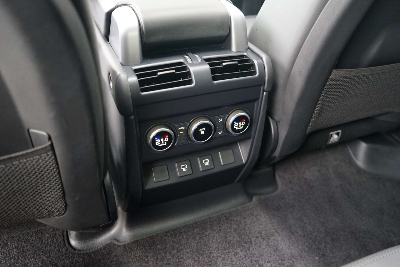 Land Rover Defender 110 X-Dynamic HSE 2.0 P400e - 2022 - Joinsteer - #28