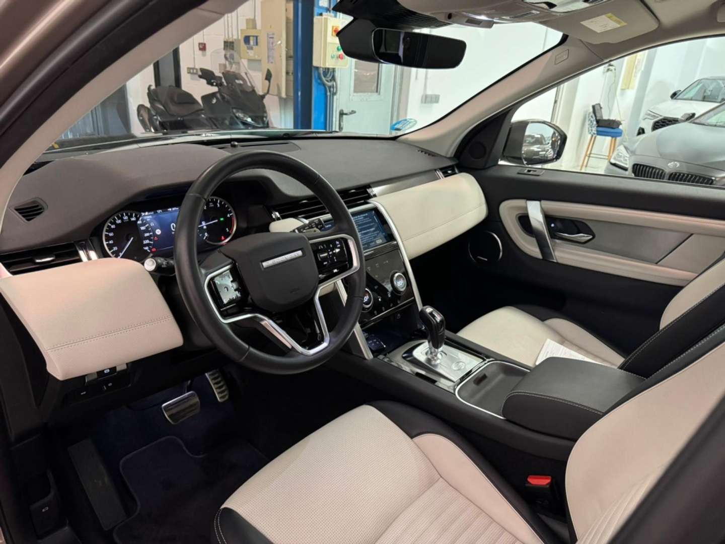 Land Rover Discovery Sport R-Dynamic SE 2.0D TD4 MHEV AWD Auto 204 - 2022 - Joinsteer - #18