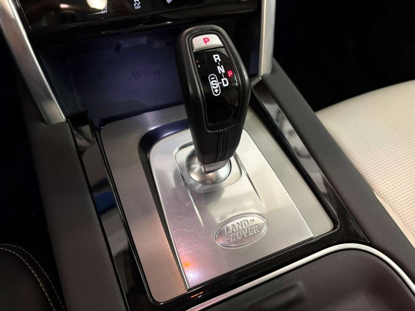 Land Rover Discovery Sport R-Dynamic SE 2.0D TD4 MHEV AWD Auto 204 - 2022 - Joinsteer - #25