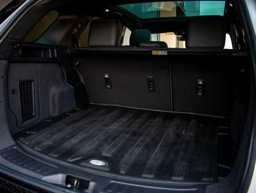 Land Rover Discovery Sport R-Dynamic SE P300e 1.5 — photo 9