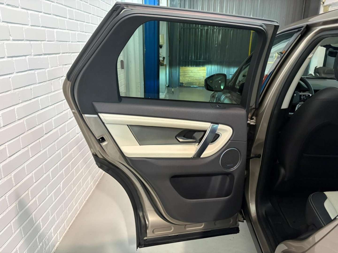 Land Rover Discovery Sport R-Dynamic SE 2.0D TD4 MHEV AWD Auto 204 - 2022 - Joinsteer - #33