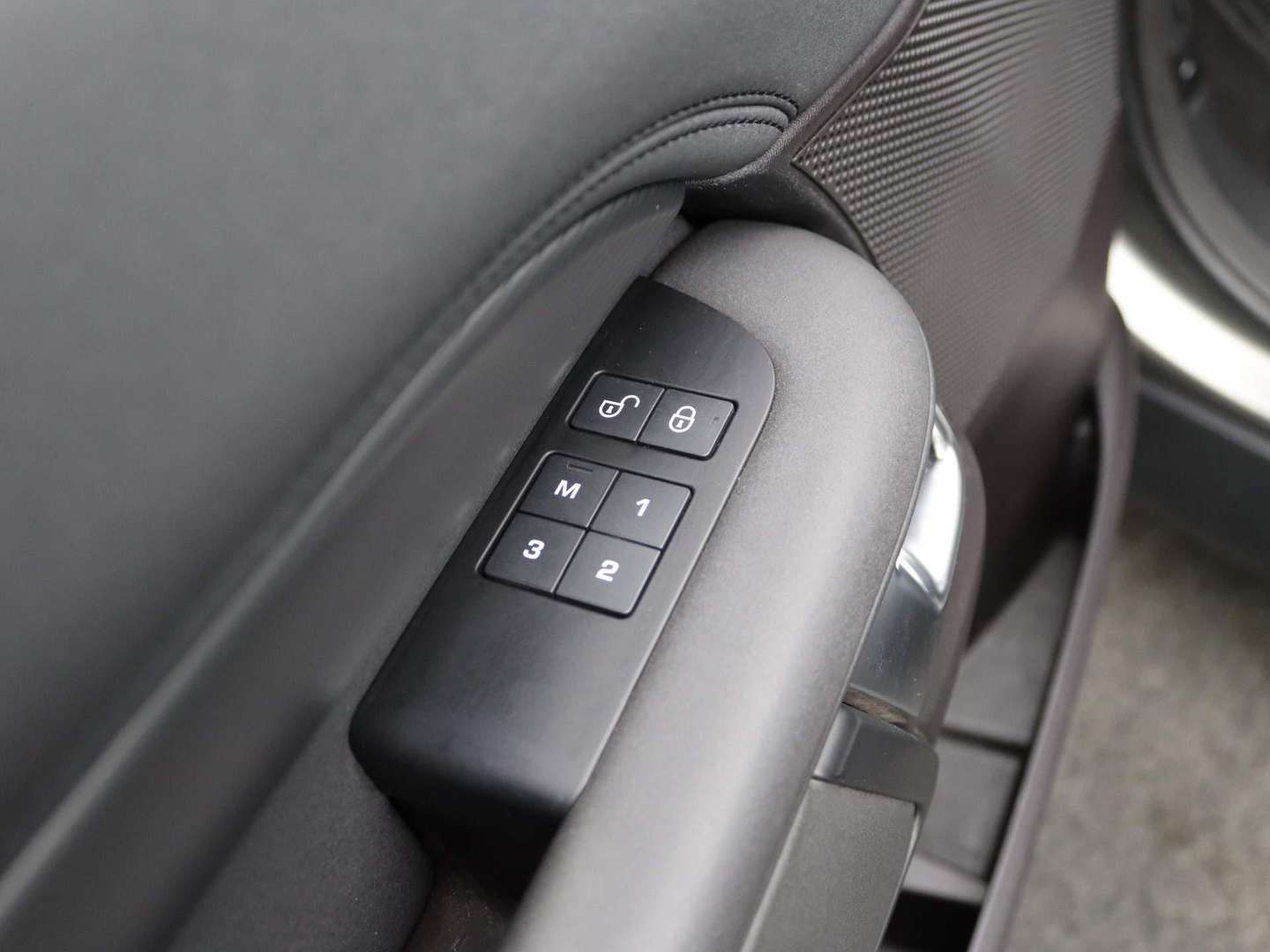 Land Rover Discovery 3.0 TD6 HSE Luxury - 2018 - Joinsteer - #28