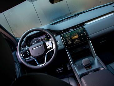 Land Rover Discovery Sport R-Dynamic SE P300e 1.5 — photo 16