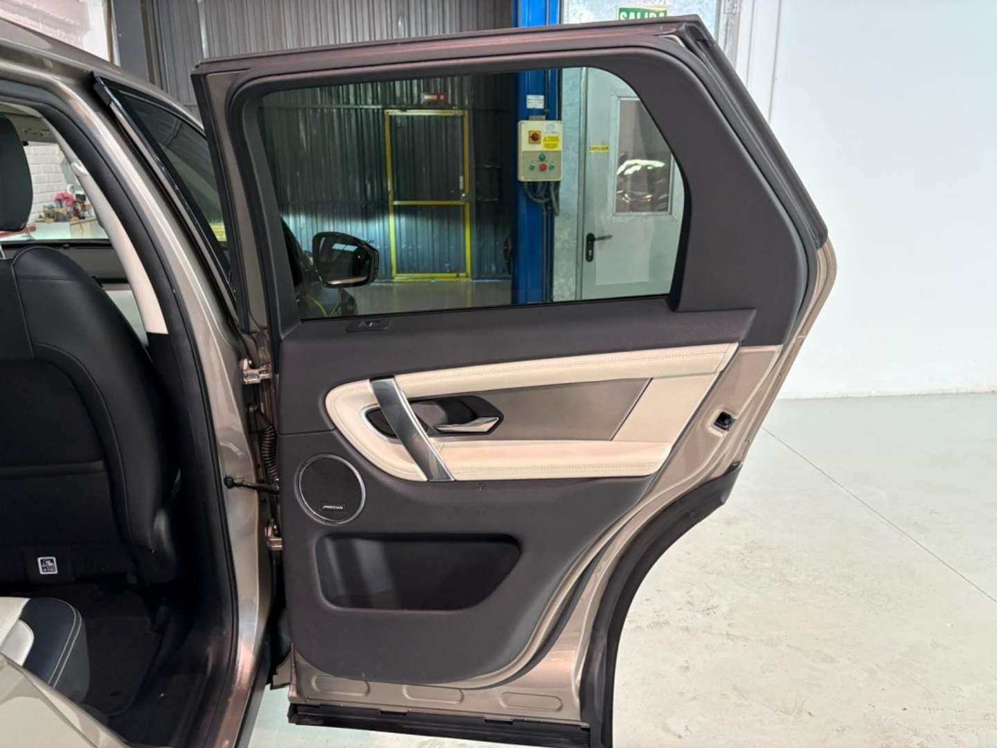 Land Rover Discovery Sport R-Dynamic SE 2.0D TD4 MHEV AWD Auto 204 - 2022 - Joinsteer - #40