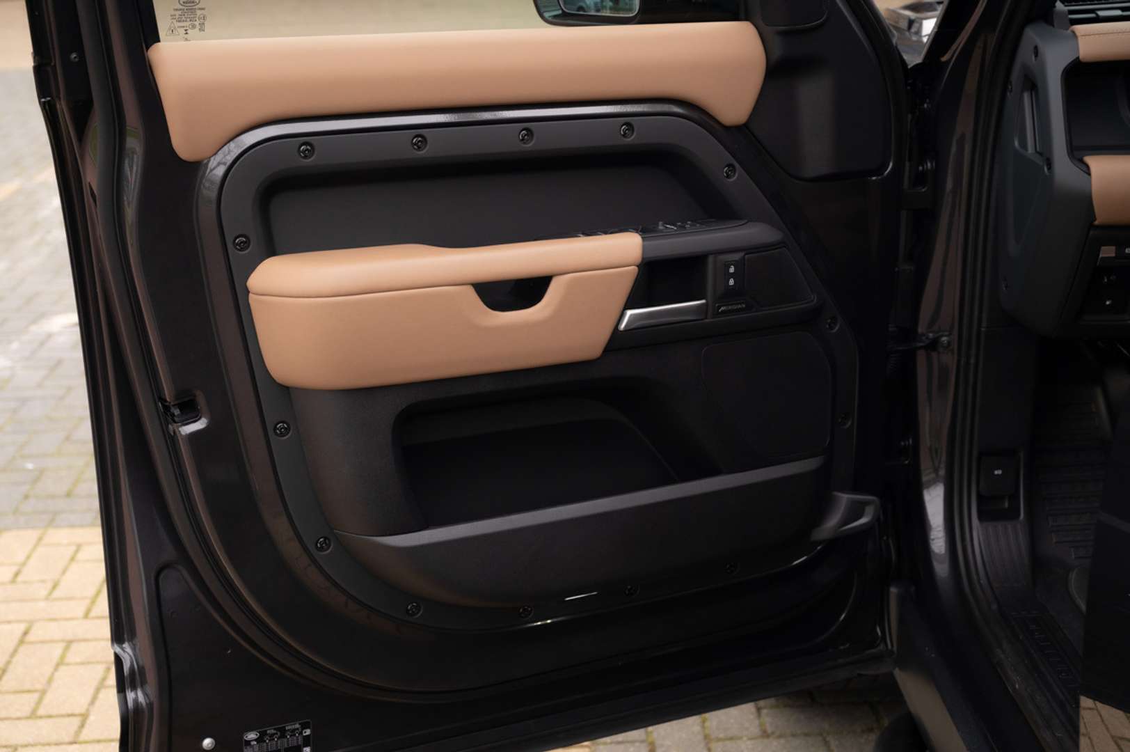 Land Rover Defender 110 P300e X-Dynamic HSE Urban Widetrack 6-Seats - 2026 - Joinsteer - #32