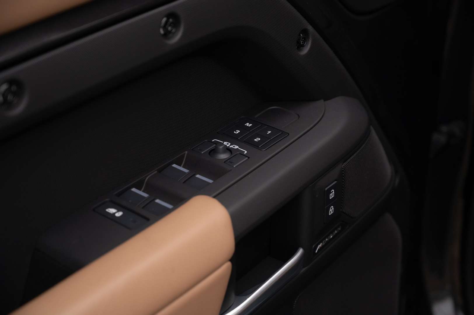 Land Rover Defender 110 P300e X-Dynamic HSE Urban Widetrack 6-Seats - 2026 - Joinsteer - #34