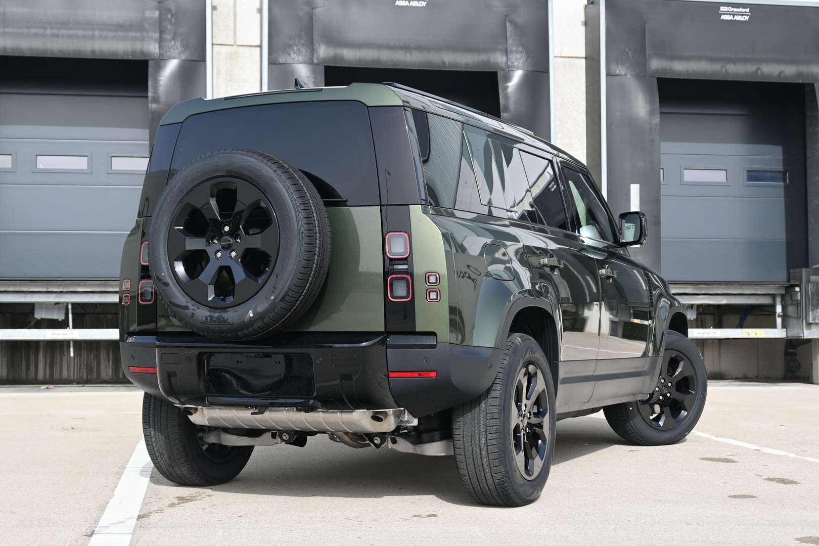 Land Rover Defender 110 Forest Edition 2.0 P300e - 2026 - Joinsteer - #2