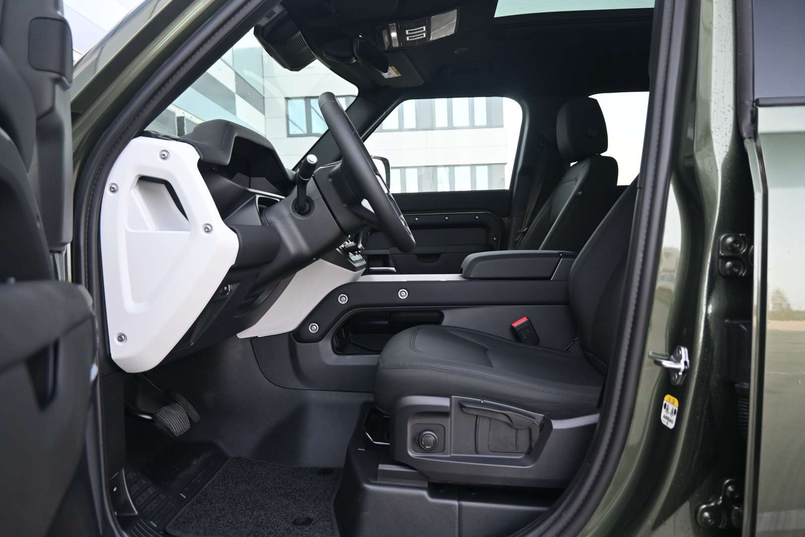 Land Rover Defender 110 Forest Edition 2.0 P300e - 2026 - Joinsteer - #3