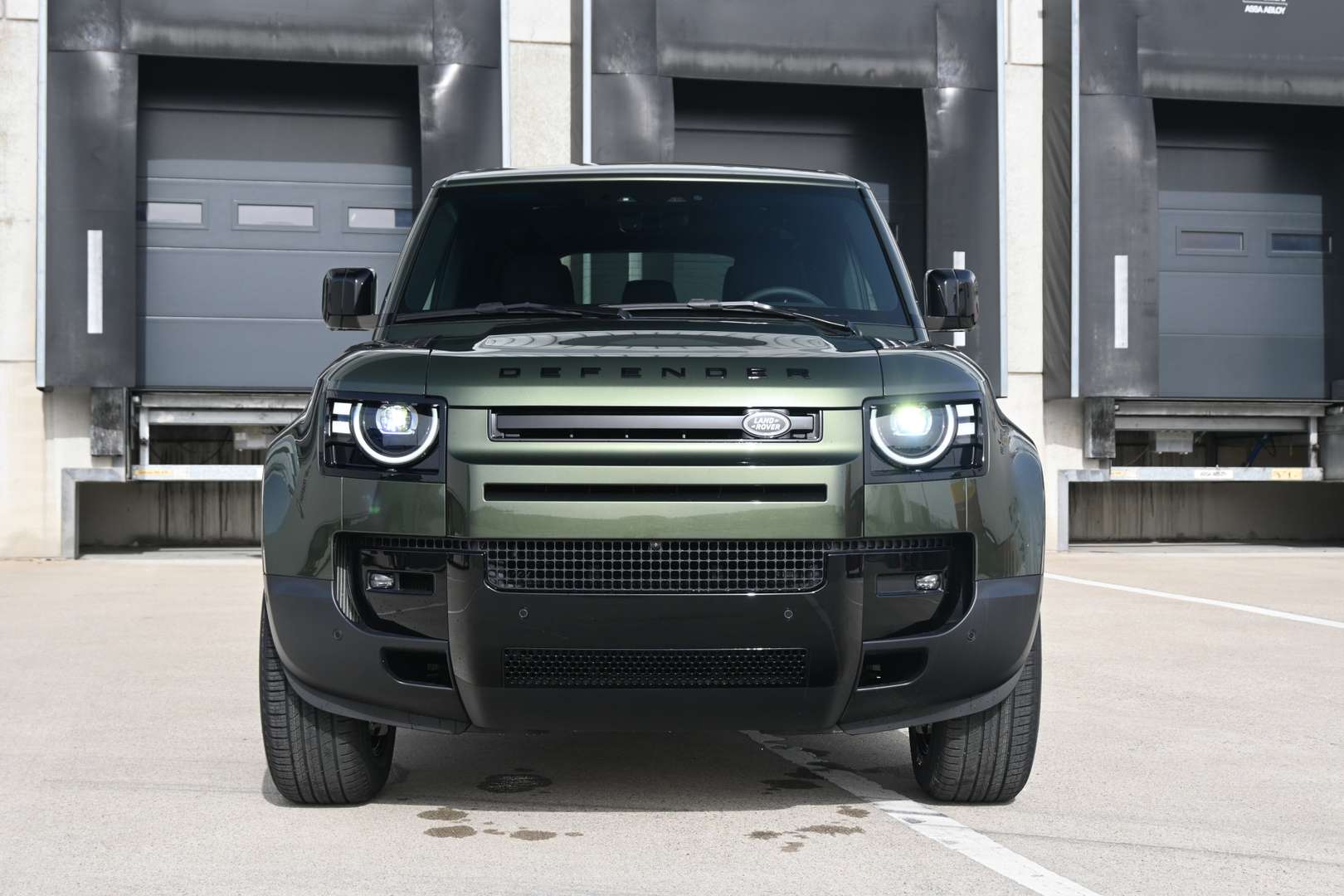 Land Rover Defender 110 Forest Edition 2.0 P300e - 2026 - Joinsteer - #4