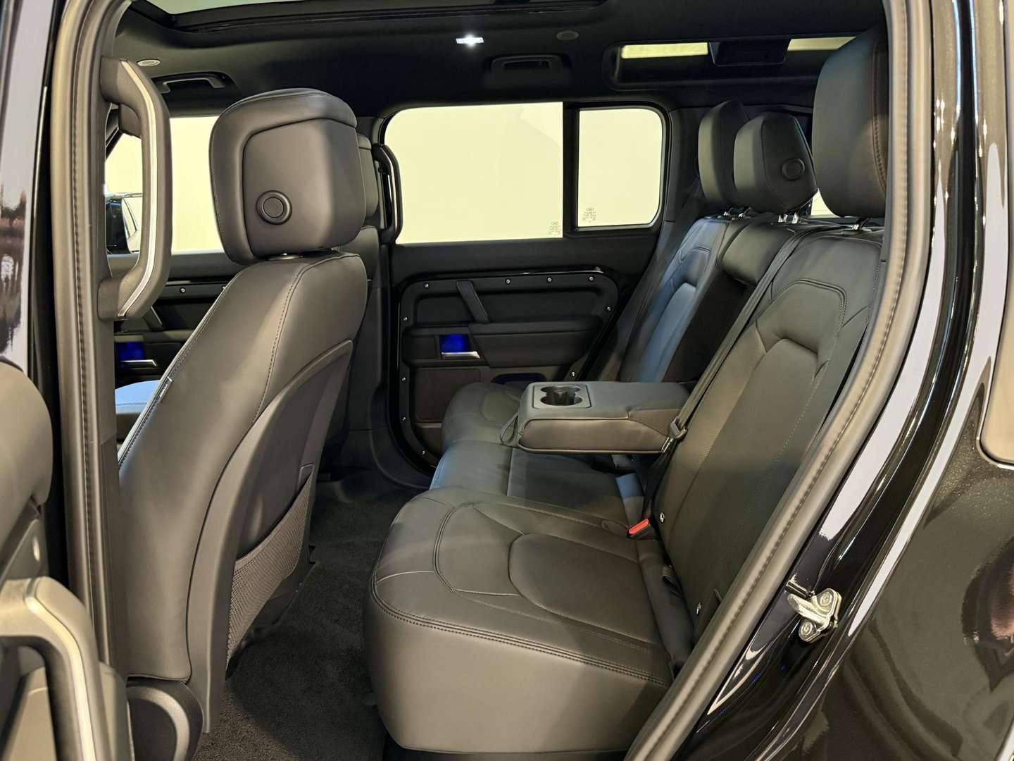 Land Rover Defender 110 X-Dynamic HSE 2.0 P300e - 2026 - Joinsteer - #16