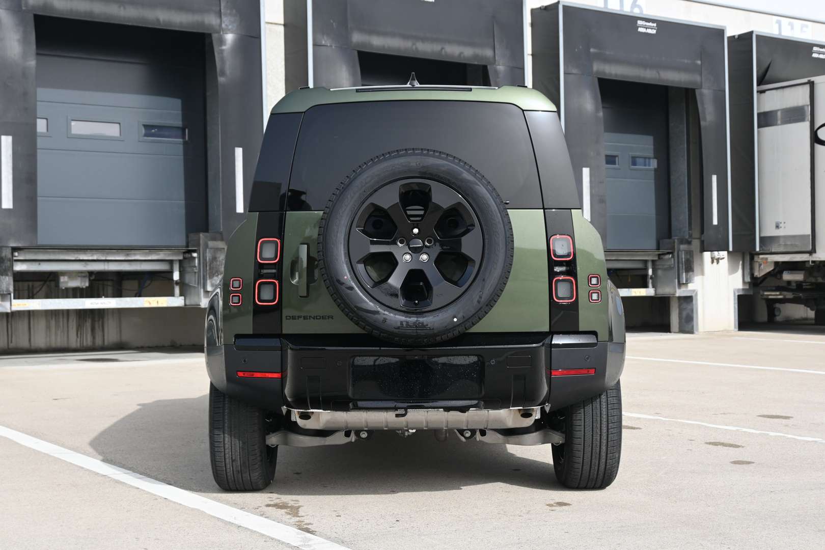 Land Rover Defender 110 Forest Edition 2.0 P300e - 2026 - Joinsteer - #7