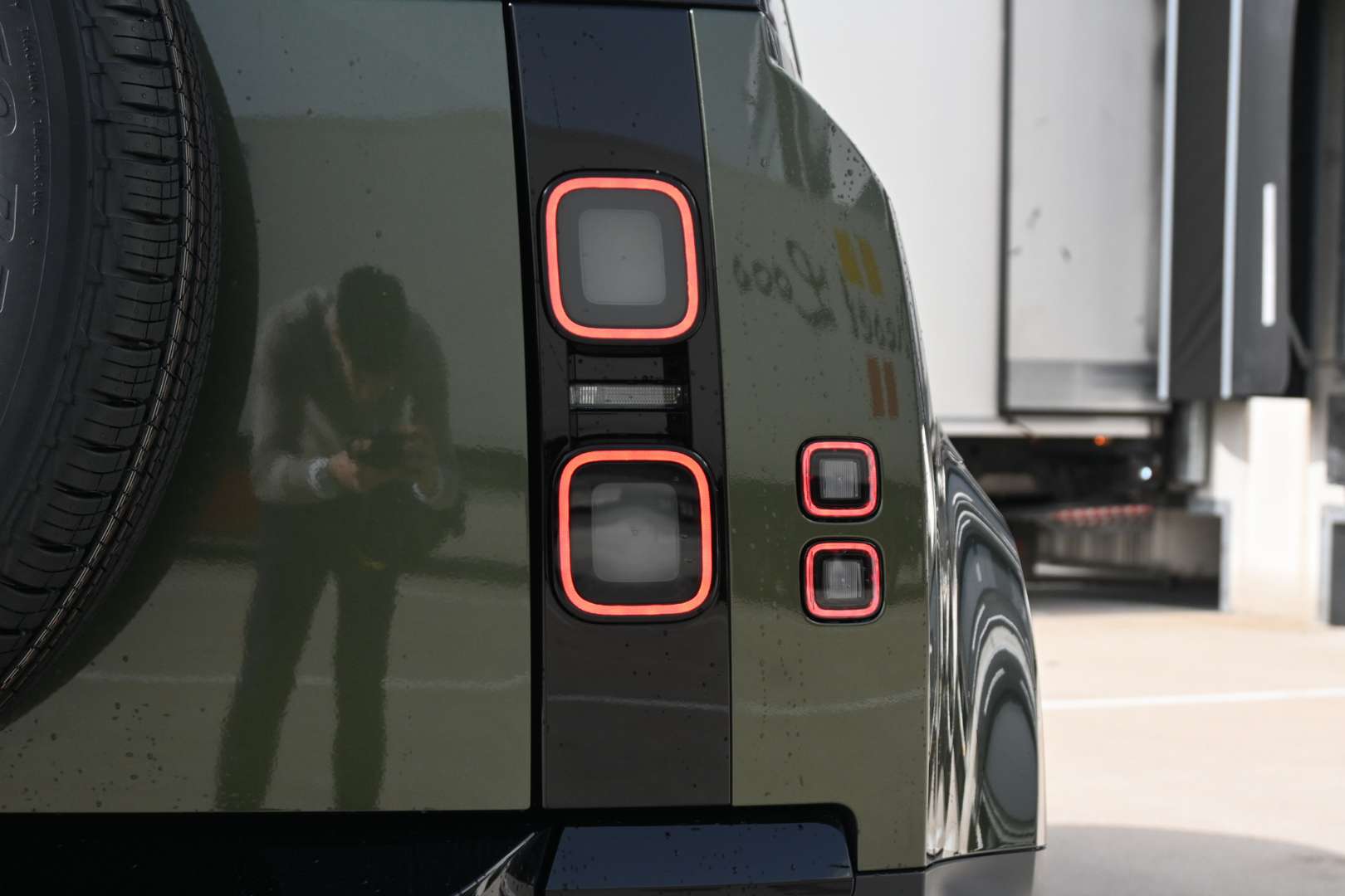 Land Rover Defender 110 Forest Edition 2.0 P300e - 2026 - Joinsteer - #14