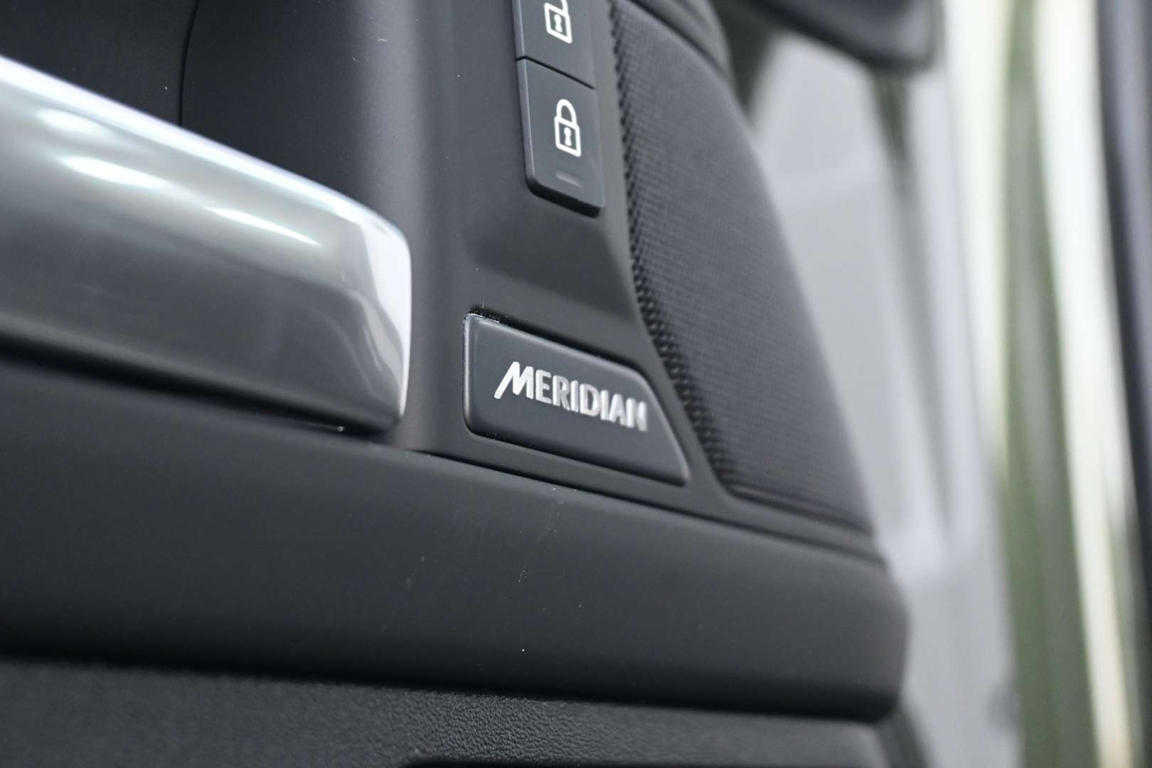 Land Rover Defender 110 Forest Edition 2.0 P300e - 2026 - Joinsteer - #19