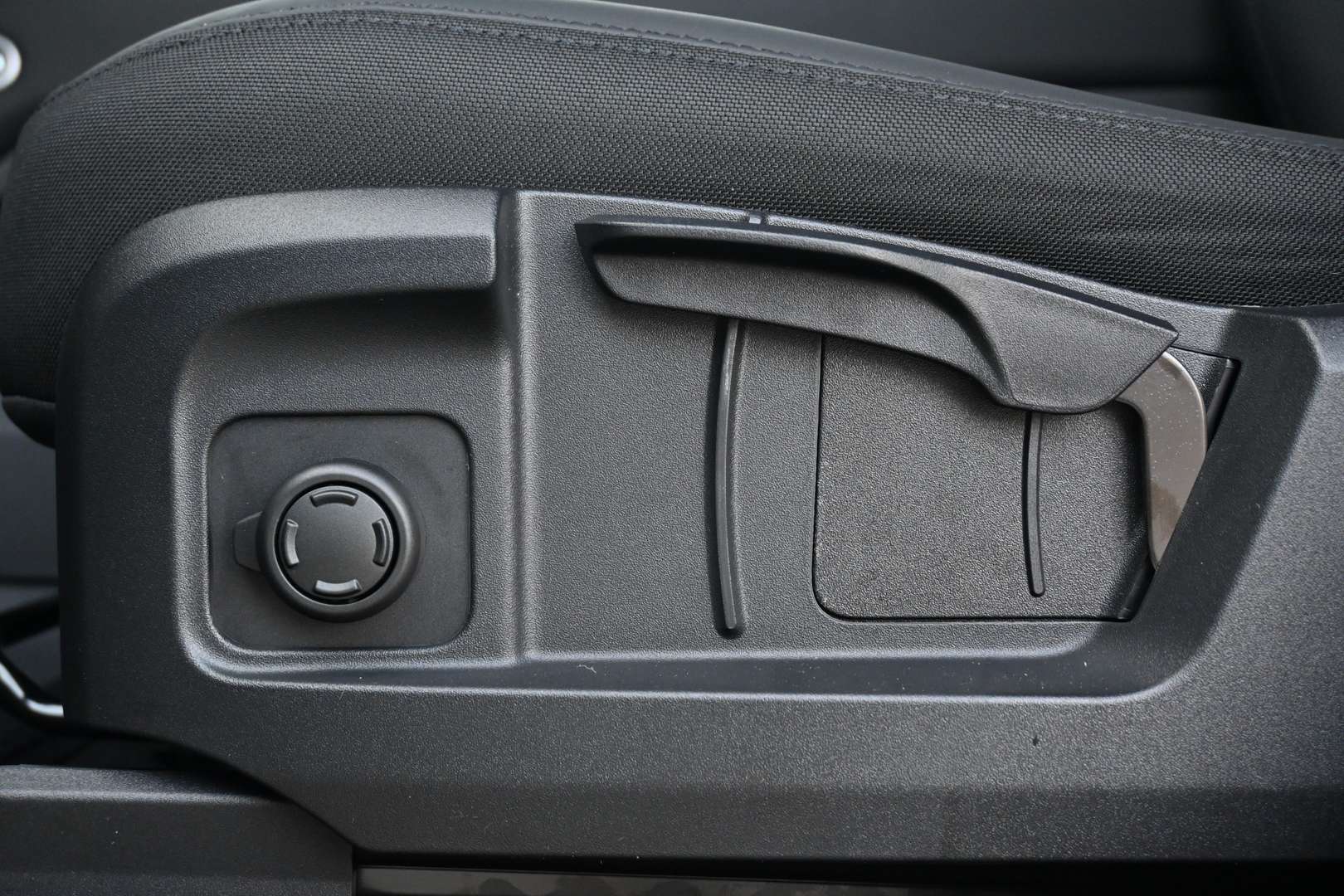 Land Rover Defender 110 Forest Edition 2.0 P300e - 2026 - Joinsteer - #20