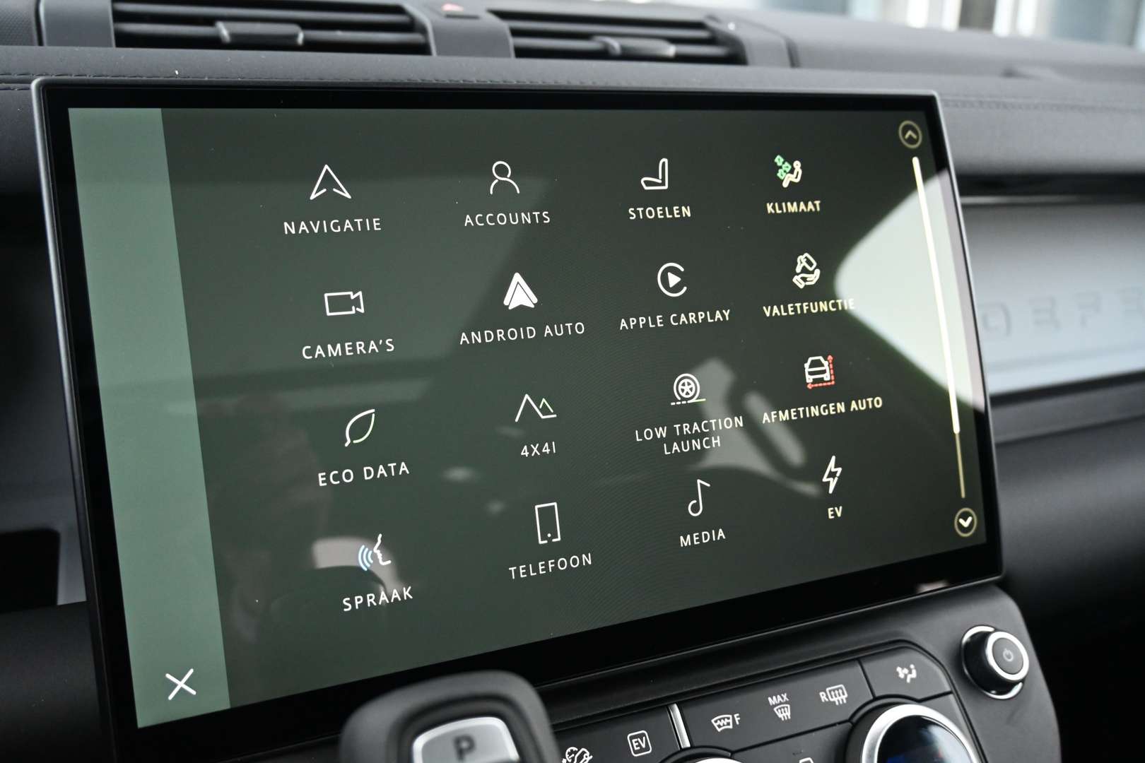 Land Rover Defender 110 Forest Edition 2.0 P300e - 2026 - Joinsteer - #26