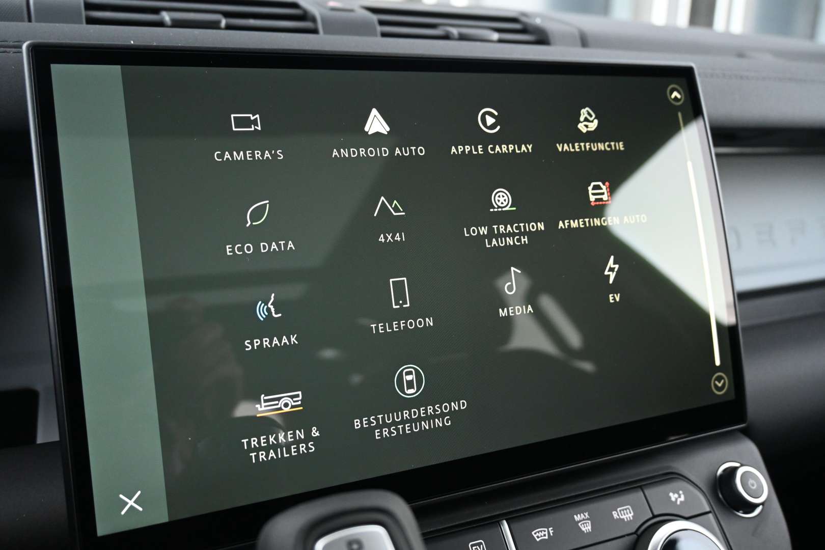 Land Rover Defender 110 Forest Edition 2.0 P300e - 2026 - Joinsteer - #27