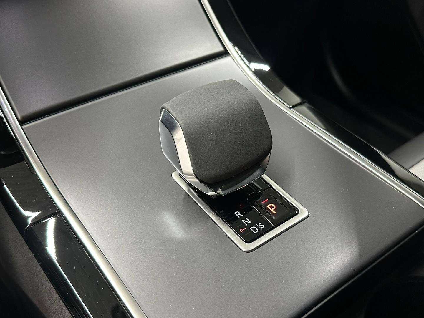 Land Rover Range Rover Velar P400e R-Dynamic SE - 2024 - Joinsteer - #19