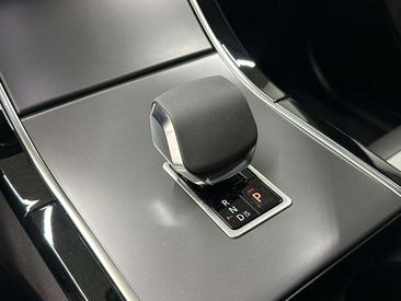 Land Rover Range Rover Velar P400e R-Dynamic SE — photo 19