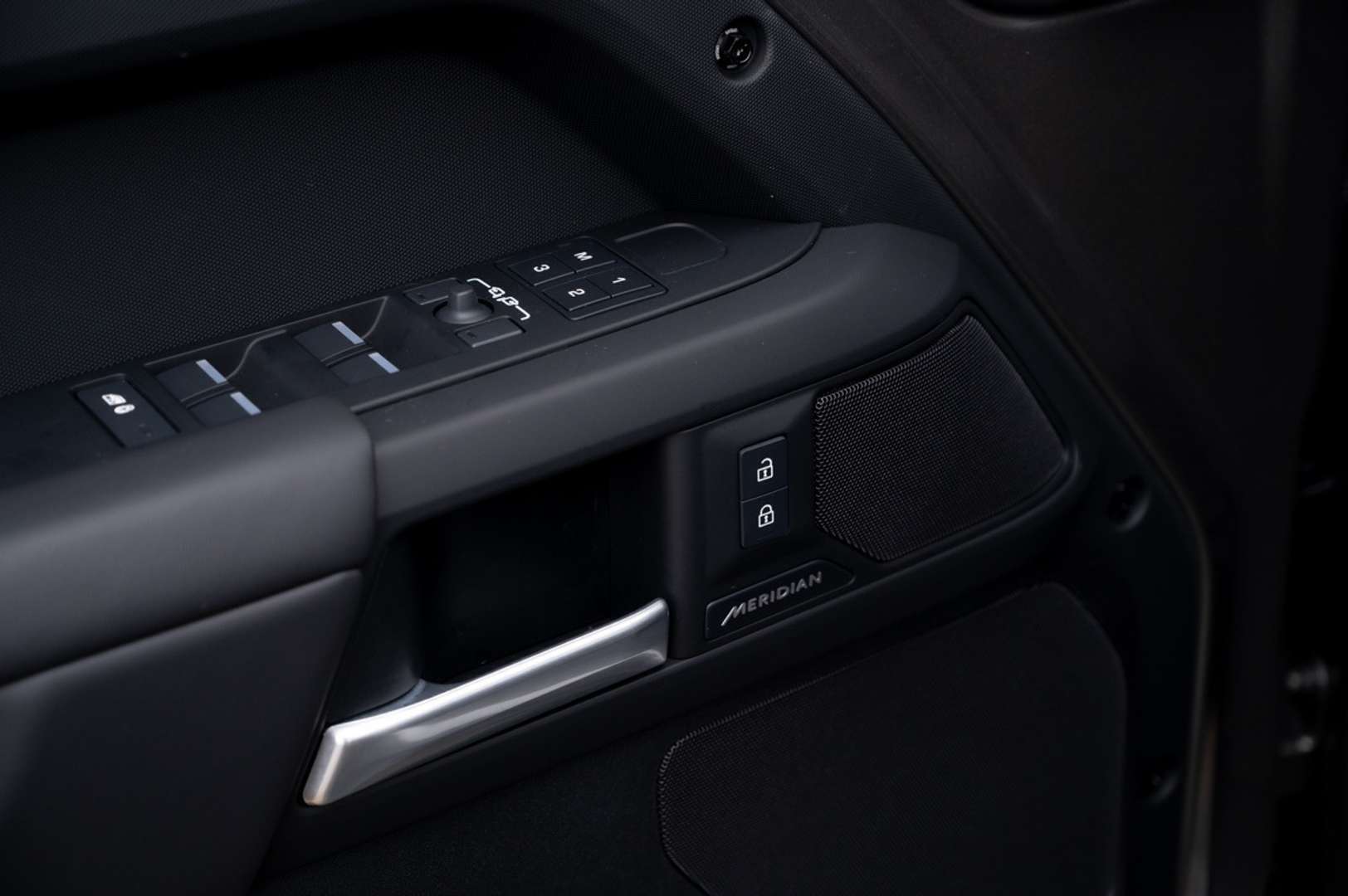 Land Rover Defender 110 P300e X-Dynamic HSE Urban Widetrack 6-Seats - 2026 - Joinsteer - #22