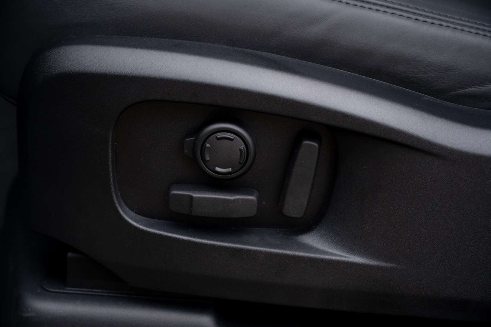 Land Rover Defender 110 P300e X-Dynamic HSE Urban Widetrack 6-Seats - 2026 - Joinsteer - #28