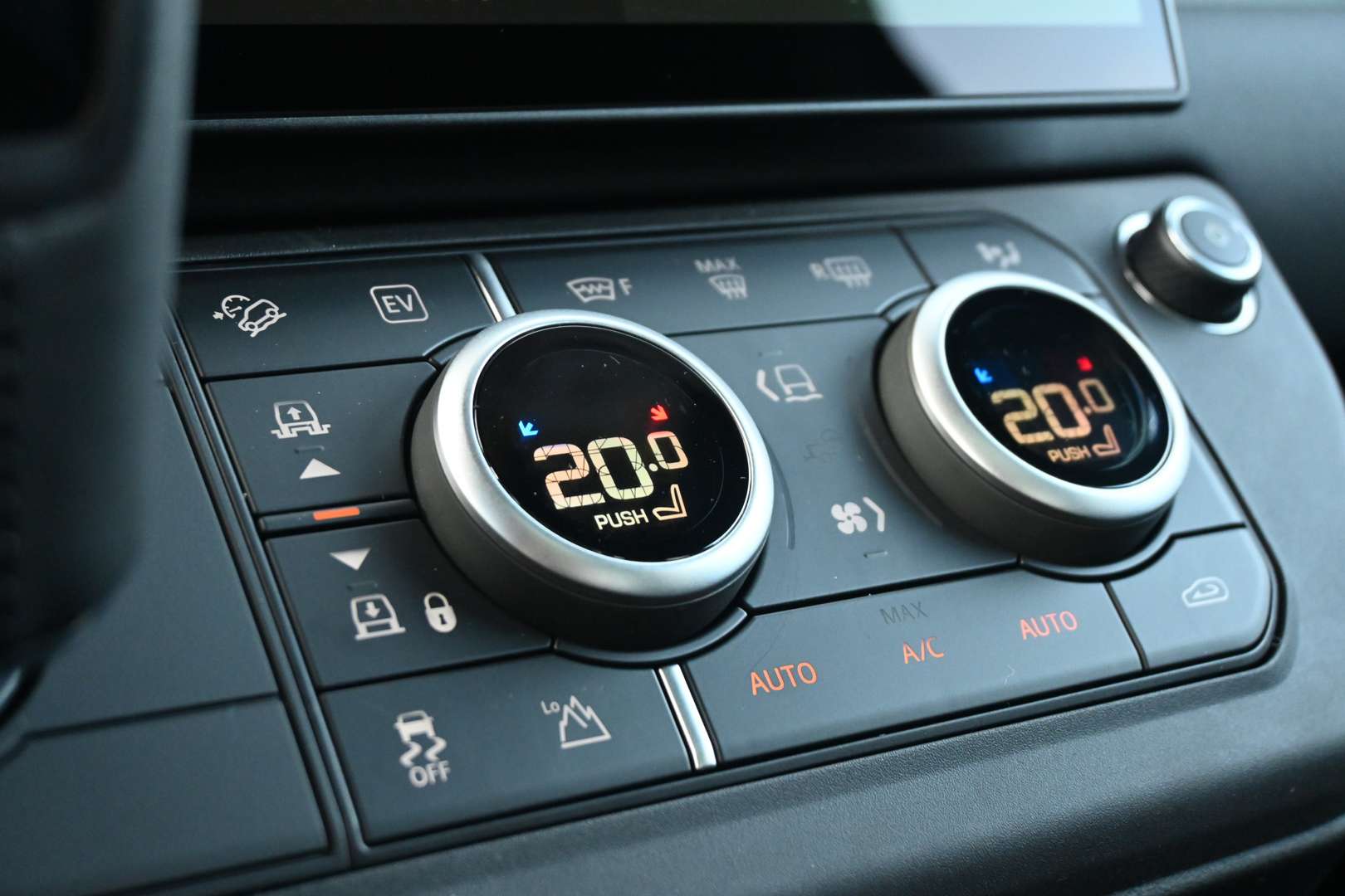 Land Rover Defender 110 Trophy Edition 2.0 P300e - 2026 - Joinsteer - #29