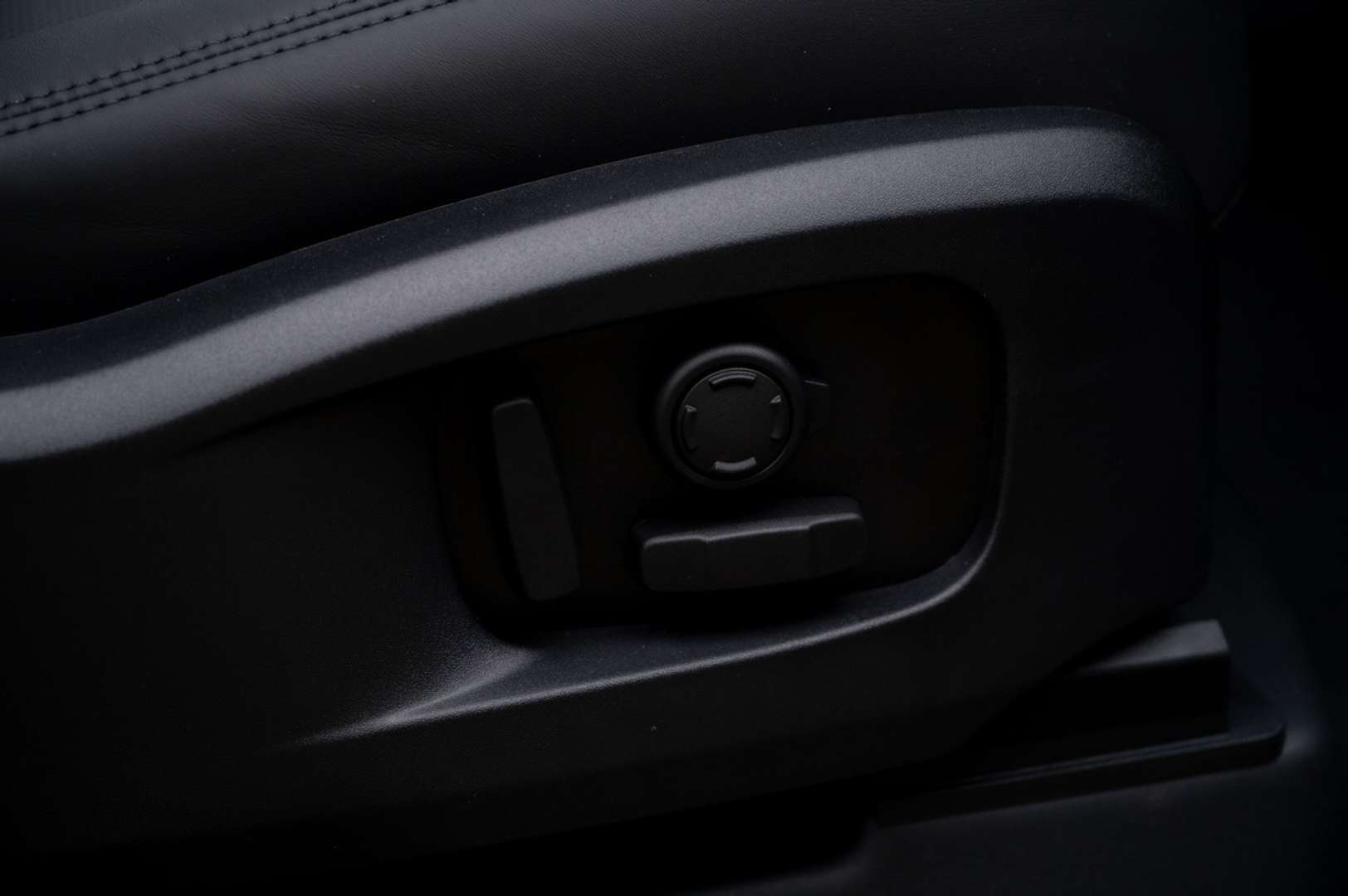 Land Rover Defender 110 P300e X-Dynamic HSE Urban Widetrack 6-Seats - 2026 - Joinsteer - #36