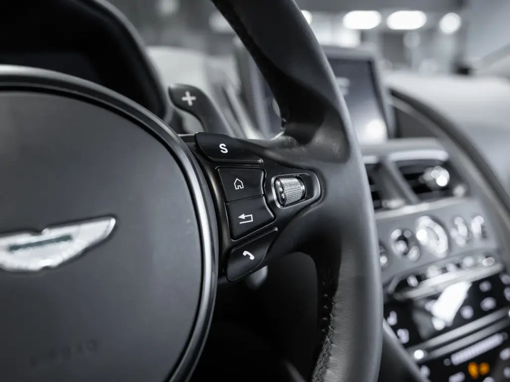 Aston Martin DB11 V12 Coupe 5.2 - 2017 - Joinsteer - #37