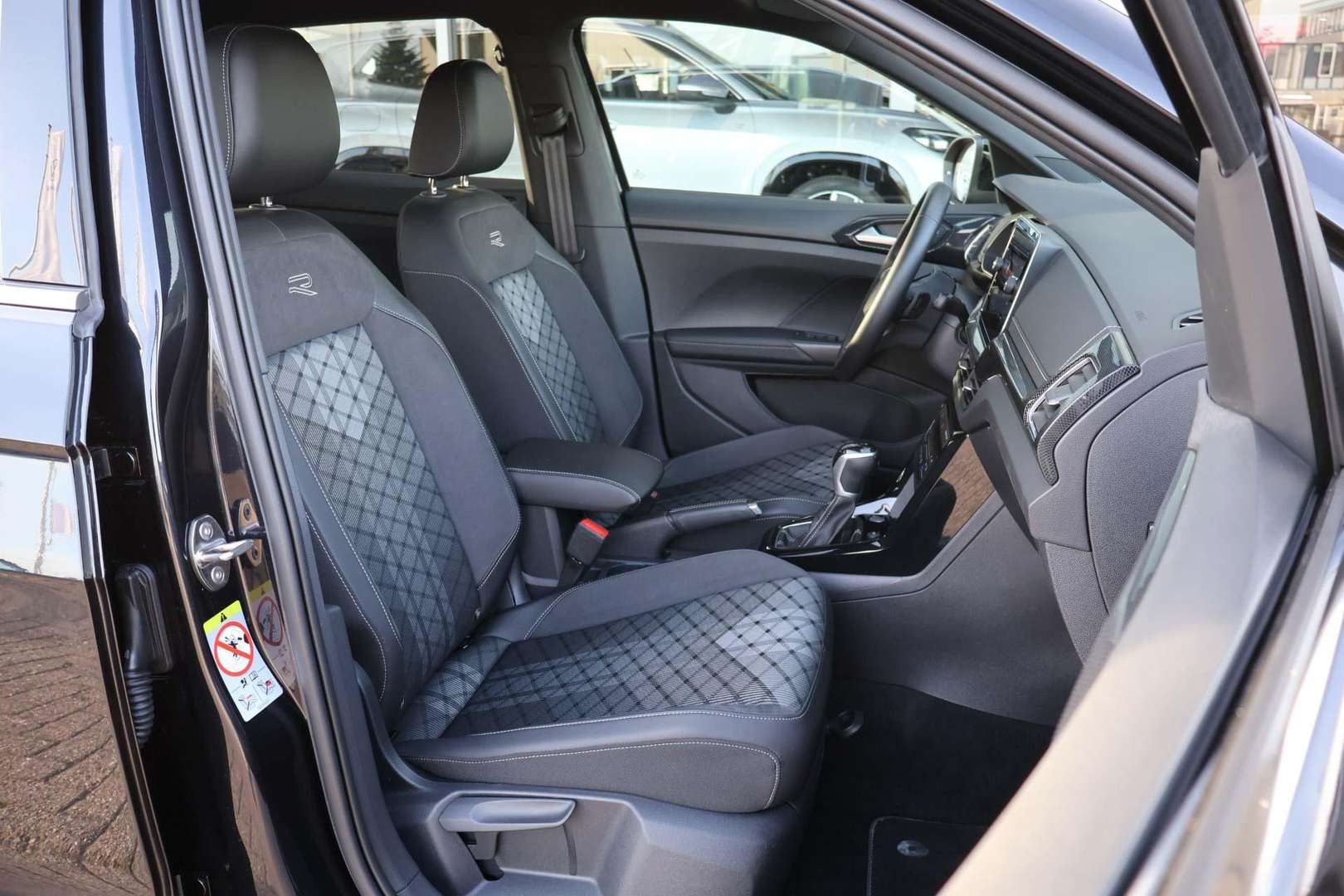 Volkswagen T-CROSS R-Line - 2025 - Joinsteer - #3