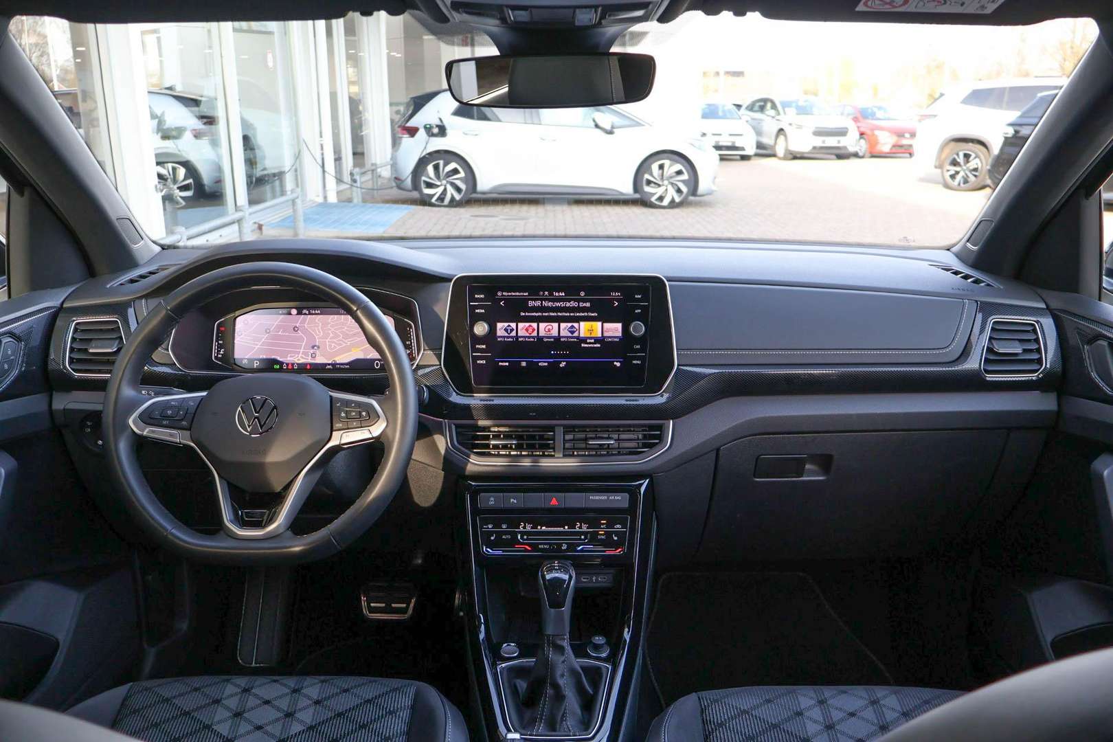 Volkswagen T-CROSS R-Line - 2025 - Joinsteer - #4