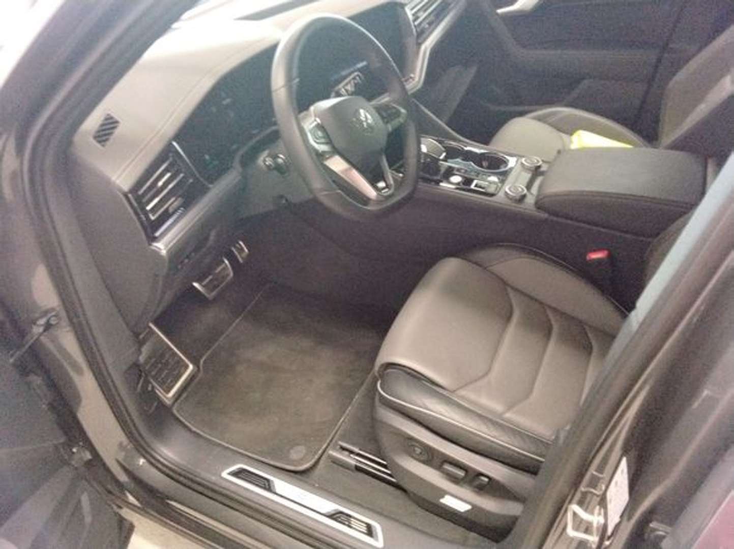 Volkswagen Touareg R-Line - 2025 - Joinsteer - #4