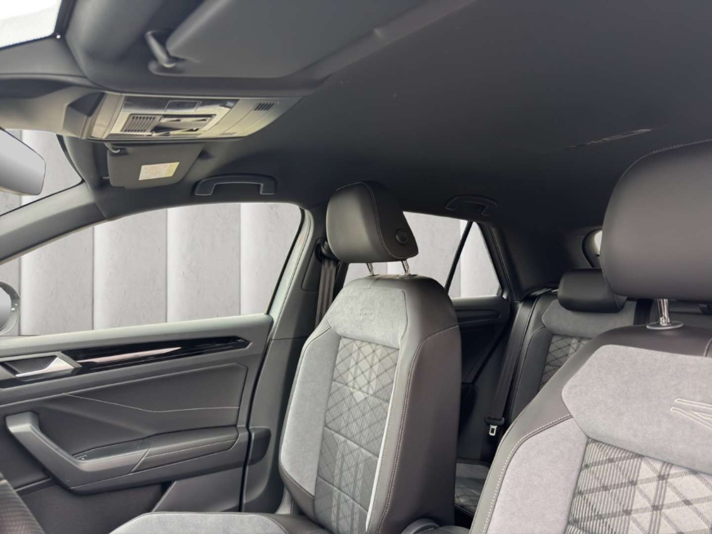 Volkswagen T-Roc R-Line - 2026 - Joinsteer - #11