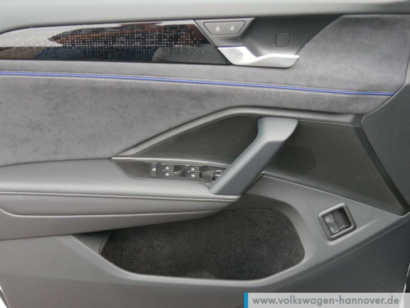 Volkswagen T-CROSS EHybrid R-Line - 2026 - Joinsteer - #9