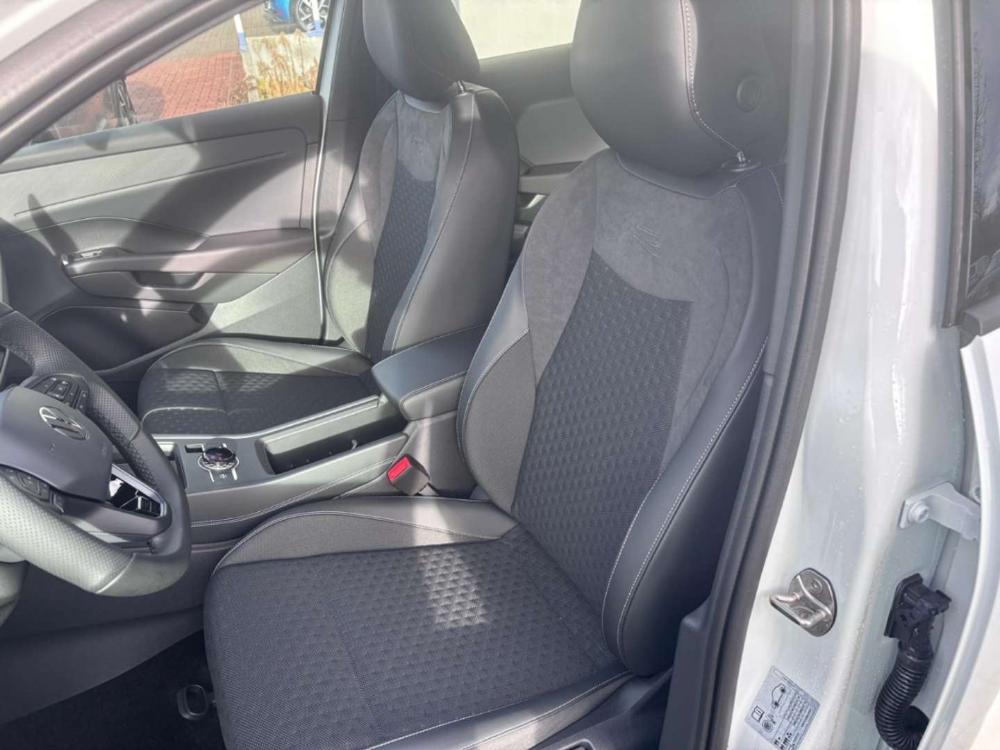 Volkswagen T-Roc R-Line - 2026 - Joinsteer - #7