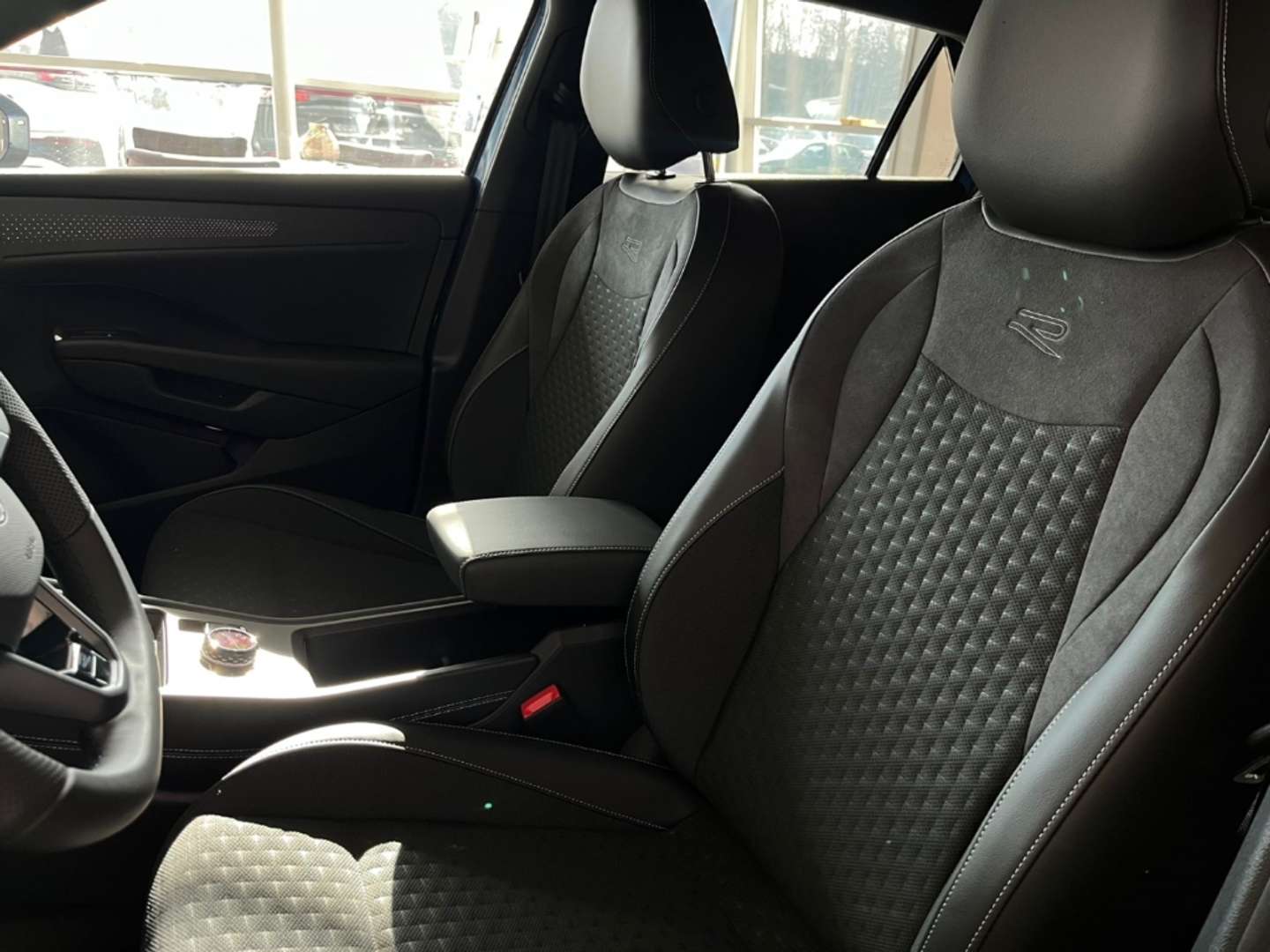 Volkswagen T-Roc R-Line - 2026 - Joinsteer - #5