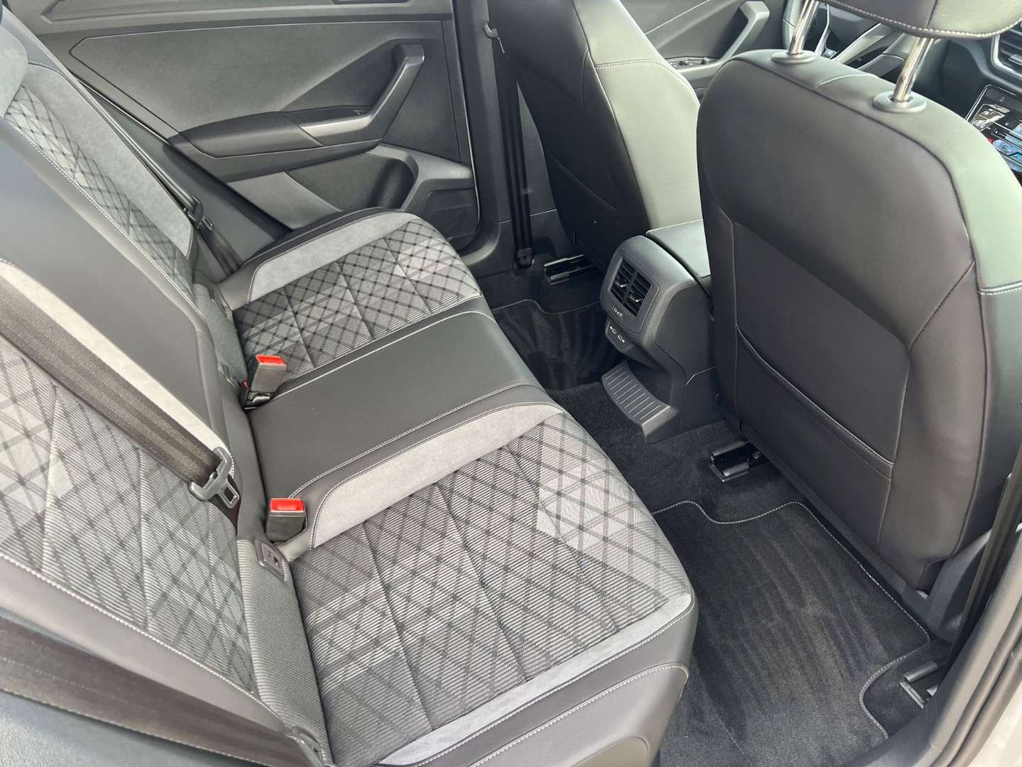 Volkswagen T-Roc R-Line - 2024 - Joinsteer - #15