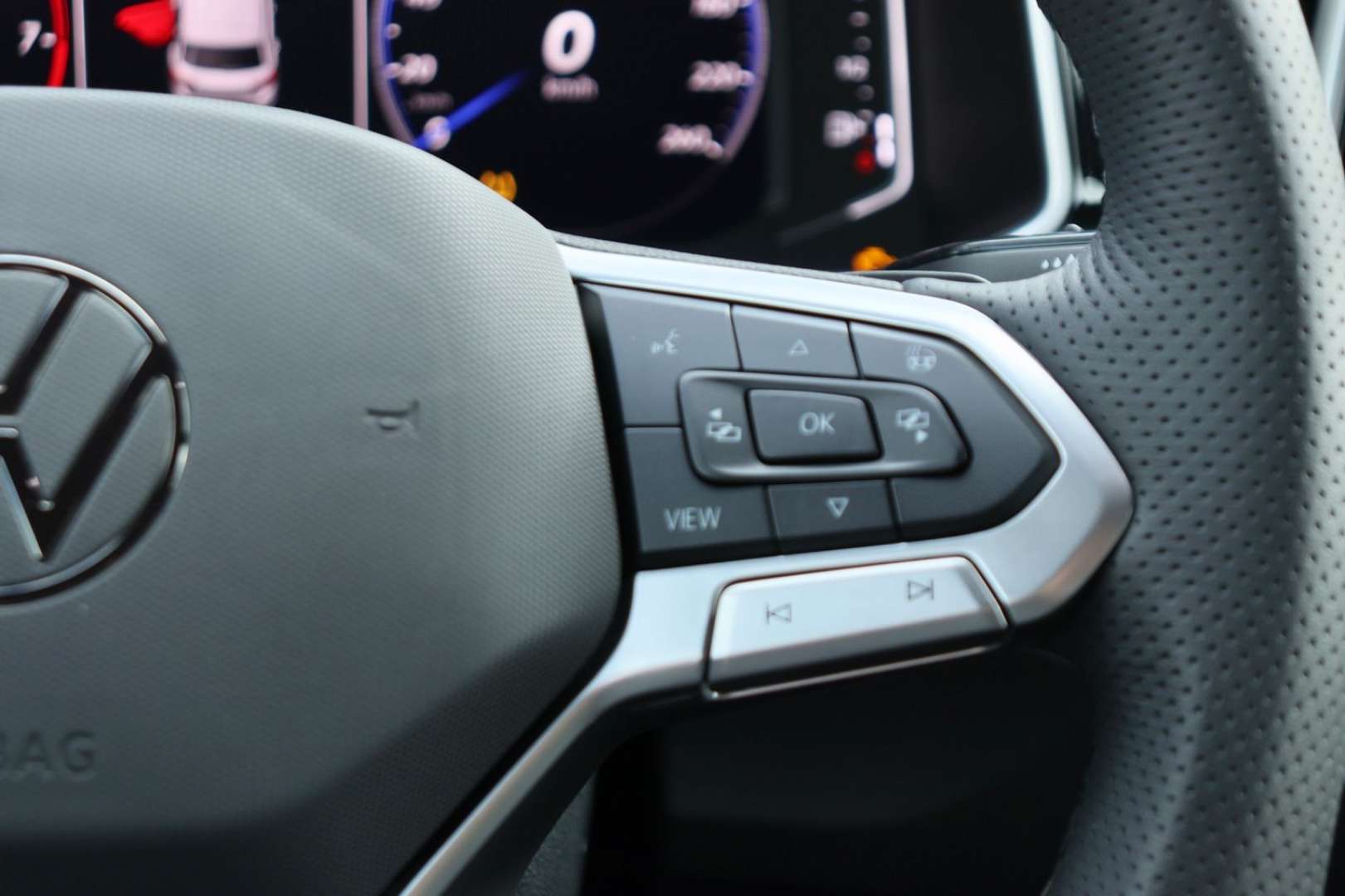 Volkswagen T-Roc R-Line - 2024 - Joinsteer - #36