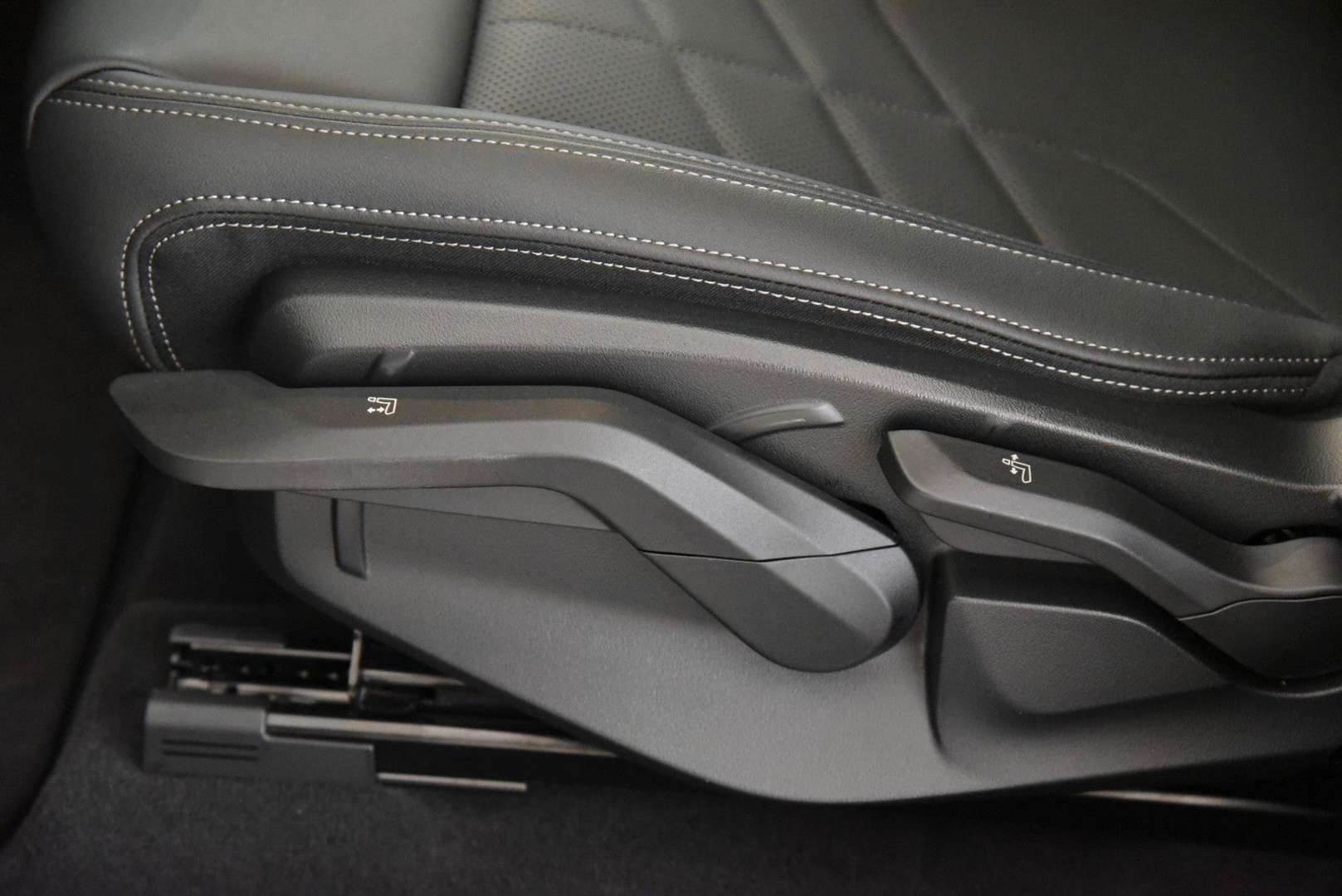 BMW IX1 XDrive30 - 2025 - Joinsteer - #18