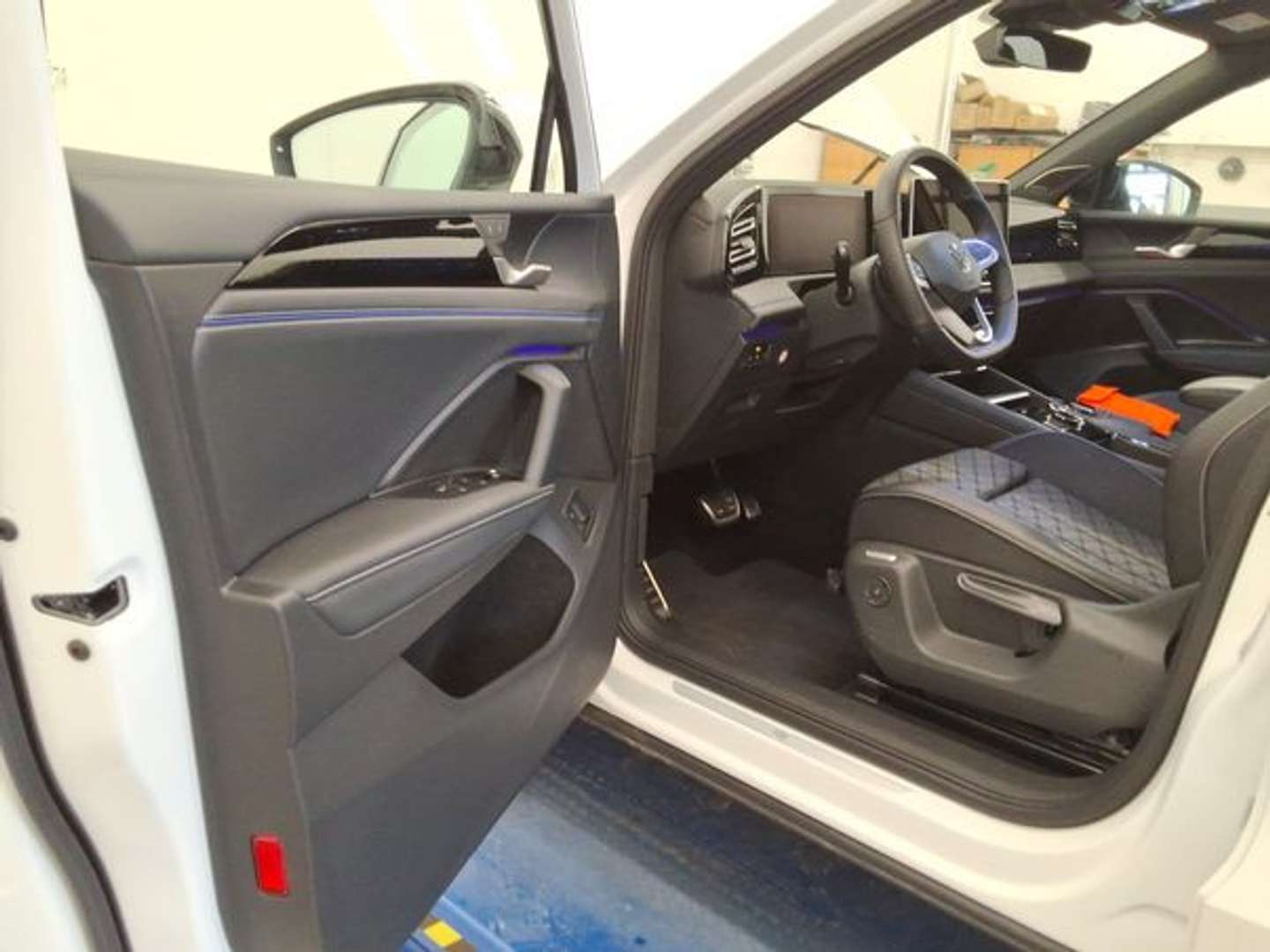 Volkswagen TIGUAN EHybrid R-Line - 2025 - Joinsteer - #3
