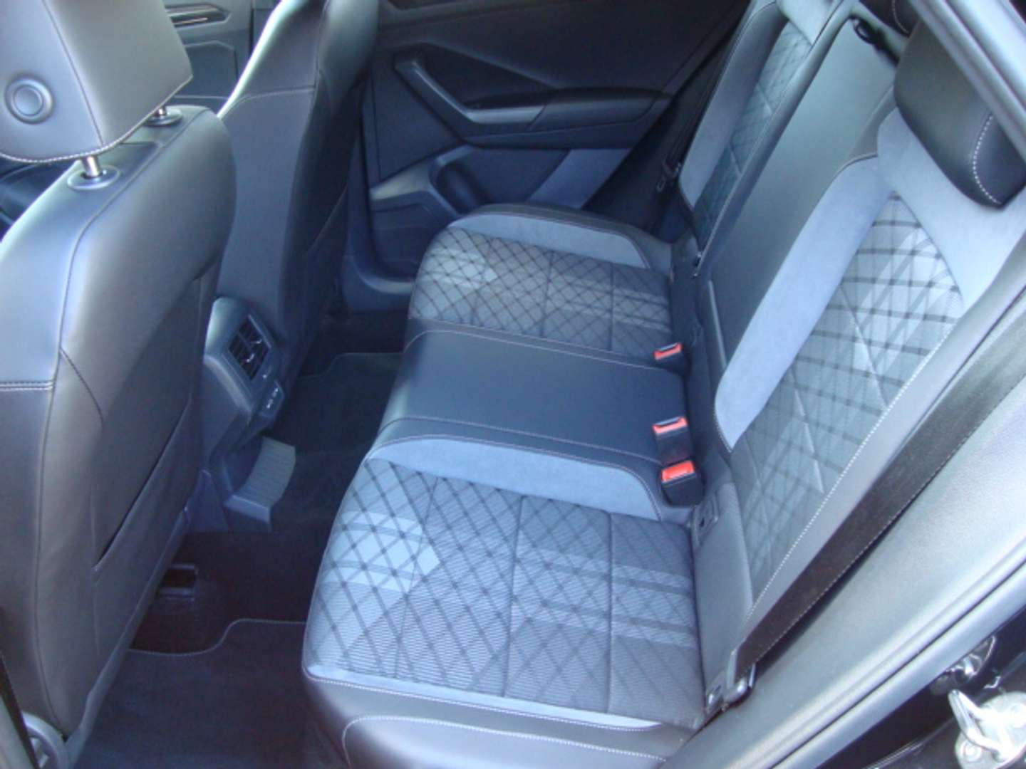 Volkswagen T-Roc R-Line - 2024 - Joinsteer - #7