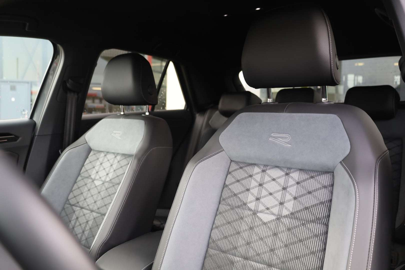 Volkswagen T-Roc R-Line - 2024 - Joinsteer - #10